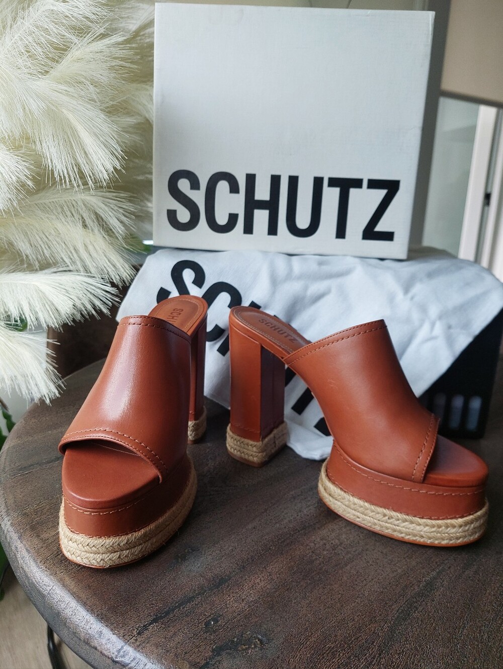 SCHUTZ - Platform Mules